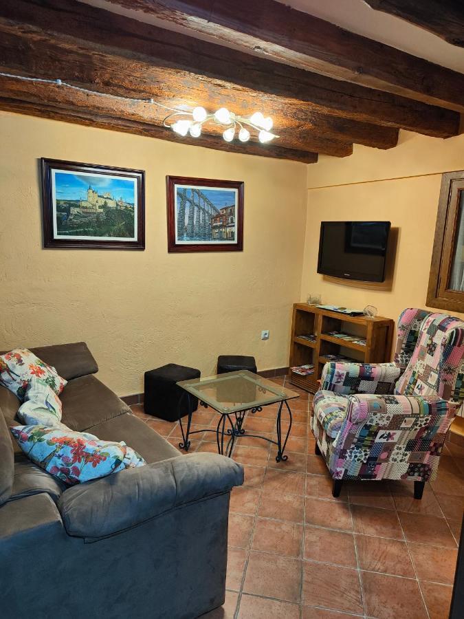 בית הארחה Tabanera del Monte 	Casa Vieja Tabanera A 8 Min De Segoia מראה חיצוני תמונה